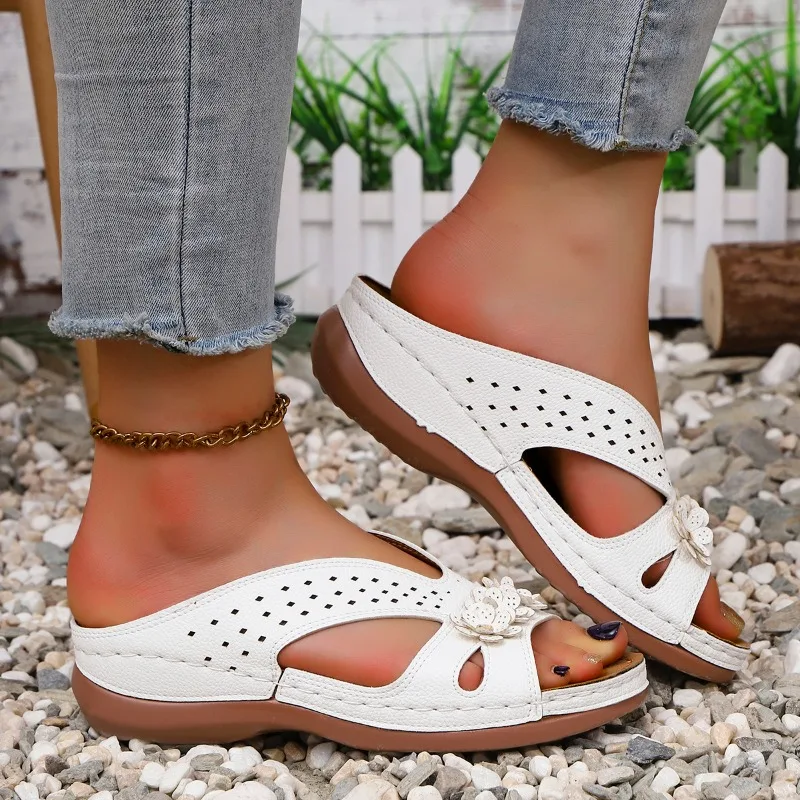 Women's New Slippers Casual Flower Decoration Designer Hollowed Out Beach Shoes 2025 Outdoor Platform Open-toed Holiday Sandals
Women's New Slippers Casual Flower Decoration Designer Hollowed Out Beach Shoes 2025 Outdoor Platform Open-toed Holiday Sandals