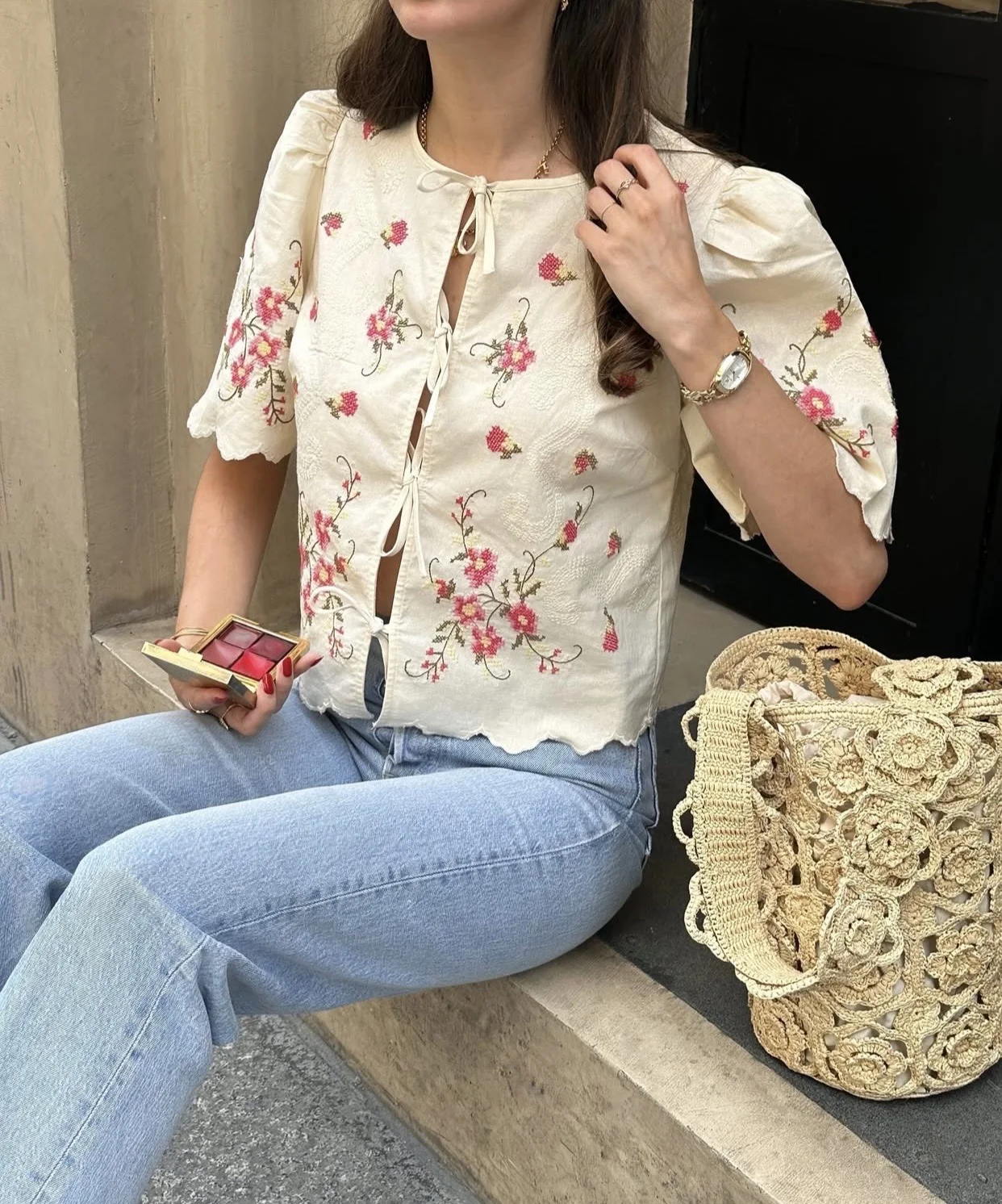 East Gate Vintage Heavy Embroidery Top Women's Shirt Floral Hollow out Cotton Bubble Sleeve Breathable Short Sleeve round Neck
East Gate Vintage Heavy Embroidery Top Women's Shirt Floral Hollow out Cotton Bubble Sleeve Breathable Short Sleeve round Neck