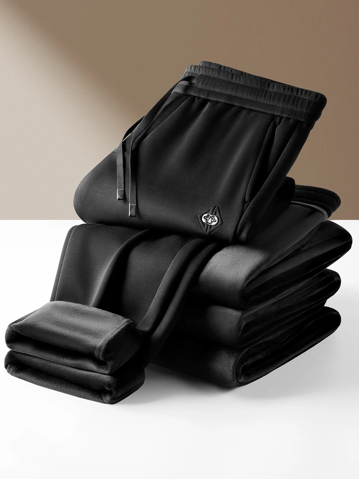 Теплые мужские брюки с флисовой подкладкой, утолщенные, прямого кроя, на шнурке, повседневные, зимние, модные, городские, со средней посадкой, длинные
Теплые мужские брюки с флисовой подкладкой, утолщенные, прямого кроя, на шнурке, повседневные, зимние, модные, городские, со средней посадкой, длинные