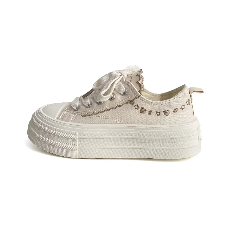 Kawaii Lace Trim Embroidery Chunky Canvas Shoes for Women Cute Lace-Up Casual Platform Sneakers for Girls White Sneakers Women
Kawaii Lace Trim Embroidery Chunky Canvas Shoes for Women Cute Lace-Up Casual Platform Sneakers for Girls White Sneakers Women
