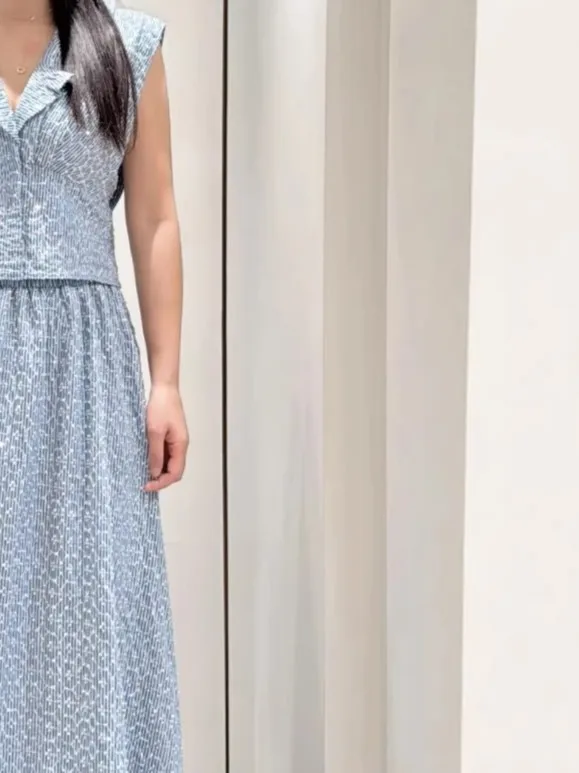 Spring/Summer Women Ruffle V-Neck Beaded Sequined Solid Set Sleeveless Vest + High Waist A-line Fashion Casual Skirt
Spring/Summer Women Ruffle V-Neck Beaded Sequined Solid Set Sleeveless Vest + High Waist A-line Fashion Casual Skirt