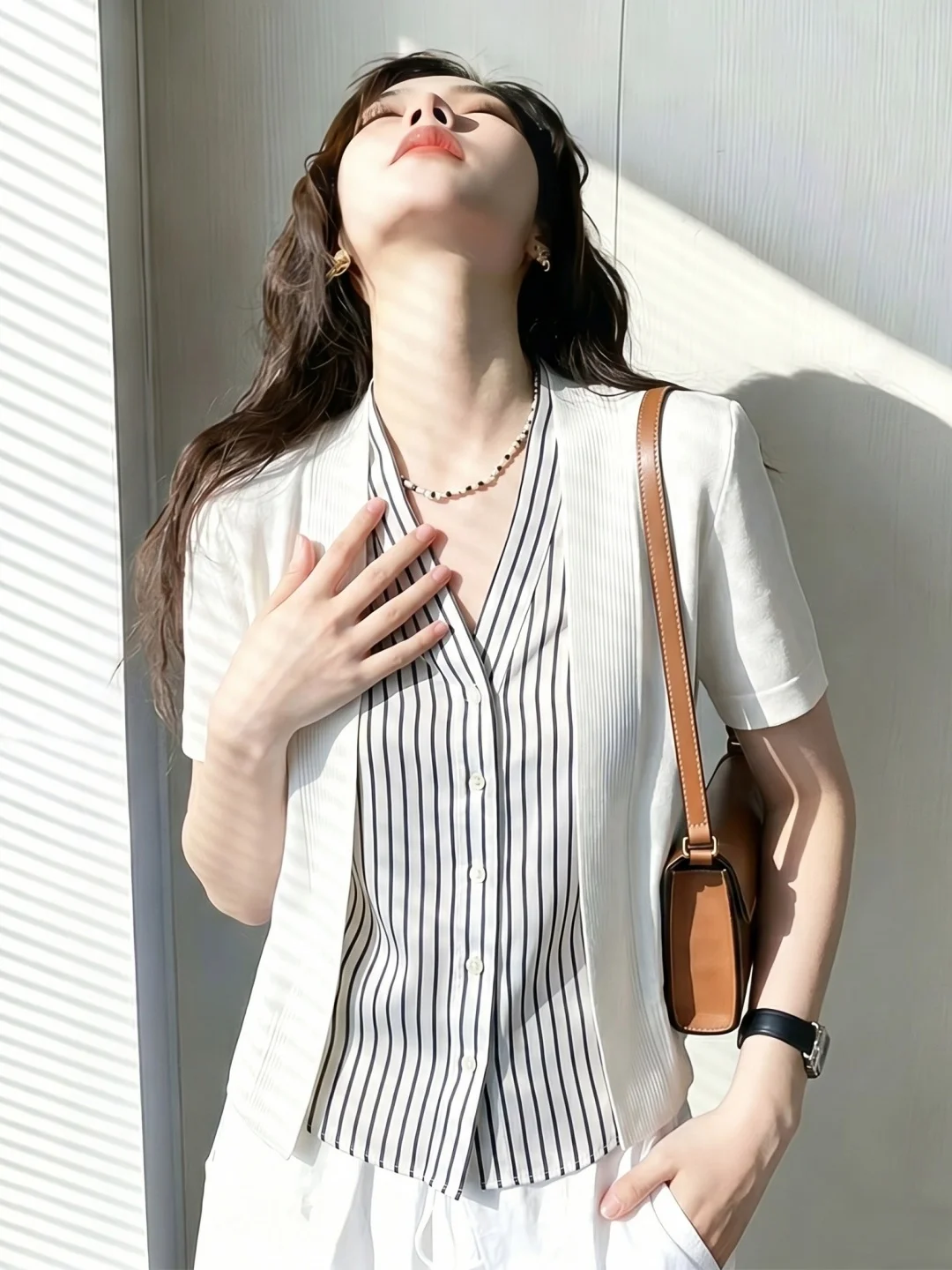 Korean Style Short Sleeve V-Neck Striped Fake Two-Piece Top Women's Summer Design Sensation Commute Style Fashion Small Shirt
Korean Style Short Sleeve V-Neck Striped Fake Two-Piece Top Women's Summer Design Sensation Commute Style Fashion Small Shirt