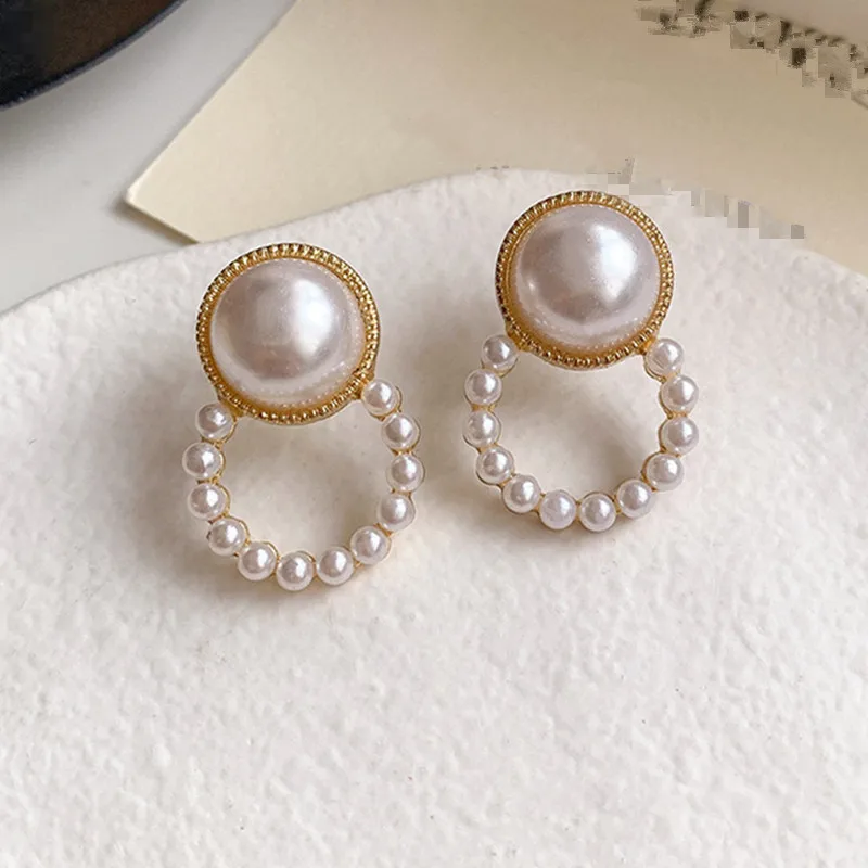 French Retro Baroque Pearl Earrings For Women Light Luxury High-grade Small Ear Studs Suitable For Women
French Retro Baroque Pearl Earrings For Women Light Luxury High-grade Small Ear Studs Suitable For Women