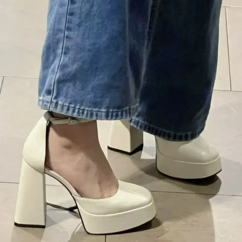 2024 New Shoes Autumn Chunky Heels Waterproof Platform Hollow Women's Single Shoes
2024 New Shoes Autumn Chunky Heels Waterproof Platform Hollow Women's Single Shoes