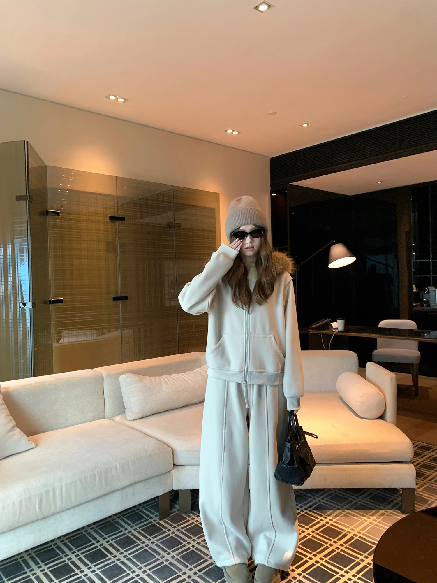 Warm Fleece Lined Hoodie And Wide Leg Pants Set Casual Style Winter Outfit Women's Fashion Ensemble Comfortable Slimming Look
Warm Fleece Lined Hoodie And Wide Leg Pants Set Casual Style Winter Outfit Women's Fashion Ensemble Comfortable Slimming Look