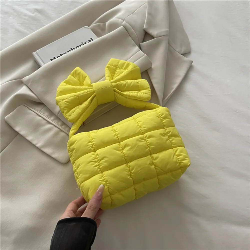 Elegant Solid Color Cloud Pleated Bag Quilted Purse Bow Handbag Mini Handbag Korean Style Wrist Bag Storage Bag
Elegant Solid Color Cloud Pleated Bag Quilted Purse Bow Handbag Mini Handbag Korean Style Wrist Bag Storage Bag