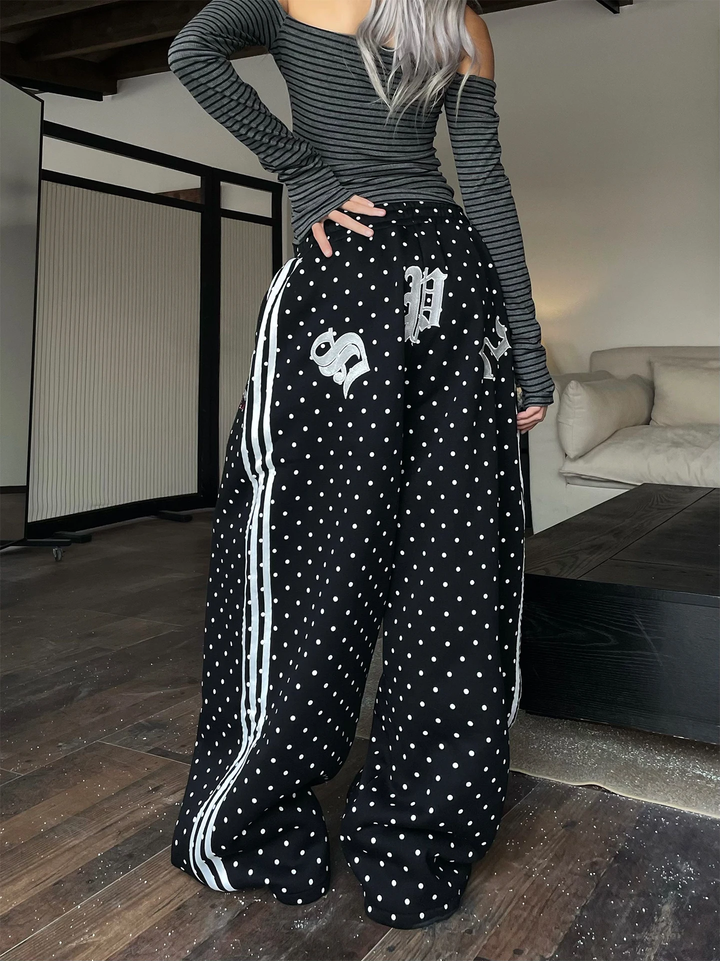 YAMMYUKI American Polka Dot Fce Lined Spor Casual Pants Embroidered Wide Leg Comfortable Striped Trousers for Men
YAMMYUKI American Polka Dot Fce Lined Spor Casual Pants Embroidered Wide Leg Comfortable Striped Trousers for Men