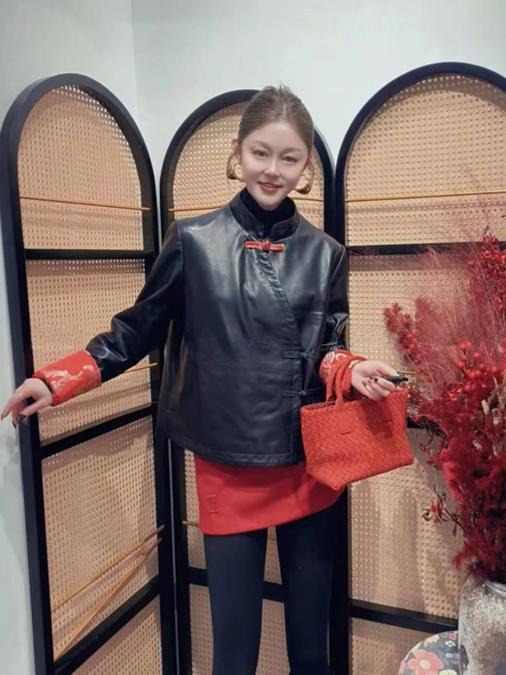 Ning 2025 New Sle Women's Leather Jaet eepskin Coat Luxury Feel Small Size Genuine Leather Long Sve Zipper
Ning 2025 New Sle Women's Leather Jaet eepskin Coat Luxury Feel Small Size Genuine Leather Long Sve Zipper