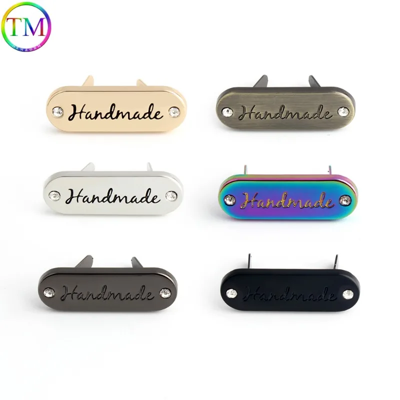 10-100PCS 35x12mm Metal Label Tags with Diamond Engraved Brand logo For Handbag Purse Shoes Scarf DIY Leather Craft Accessories
10-100PCS 35x12mm Metal Label Tags with Diamond Engraved Brand logo For Handbag Purse Shoes Scarf DIY Leather Craft Accessories