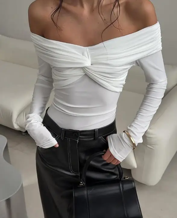Spring and Autumn New Hot Girl Twisted One Collar Long Sleeve T-Shirt Fashion Solid Color Slim Bottom Women's Clothing
Spring and Autumn New Hot Girl Twisted One Collar Long Sleeve T-Shirt Fashion Solid Color Slim Bottom Women's Clothing