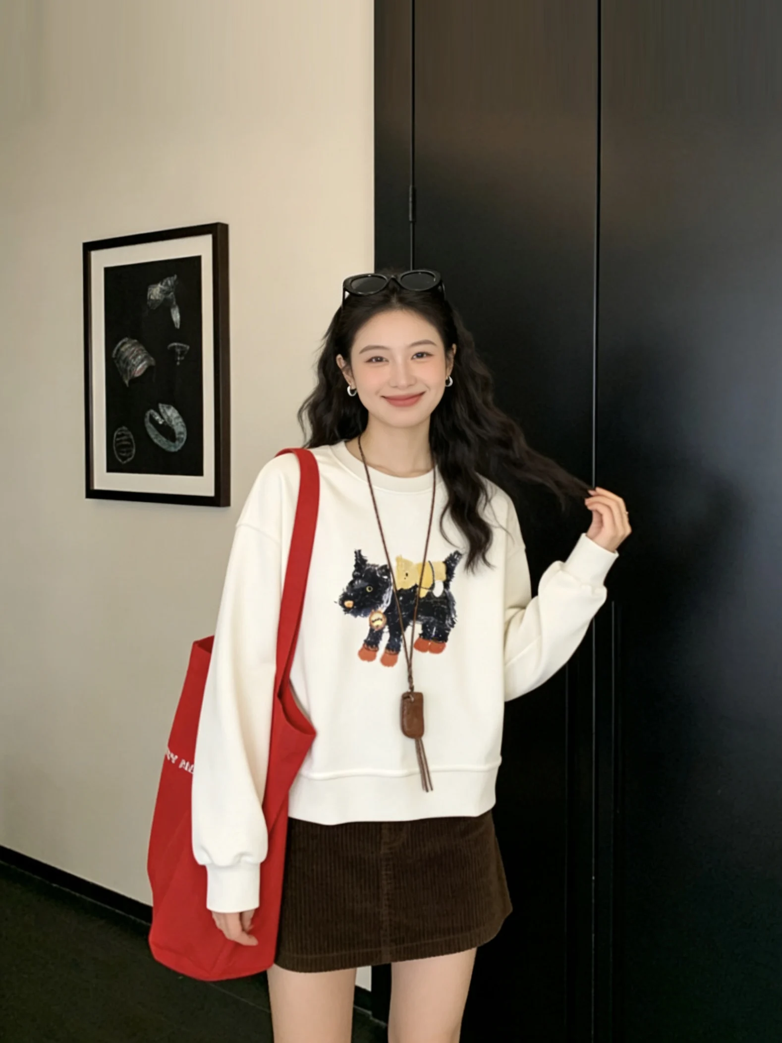 Новинка весенней коллекции: женский свитшот с круглым вырезом, длинными рукавами, облегающего кроя, с принтом собаки, модный топ для повседневной носки.
Новинка весенней коллекции: женский свитшот с круглым вырезом, длинными рукавами, облегающего кроя, с принтом собаки, модный топ для повседневной носки.