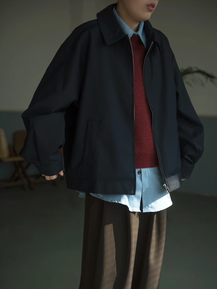 Женская весенняя новинка InOurTime: простой повседневный топ с воротником, нейтральный цвет, полиэстер, застежка-молния.
Женская весенняя новинка InOurTime: простой повседневный топ с воротником, нейтральный цвет, полиэстер, застежка-молния.