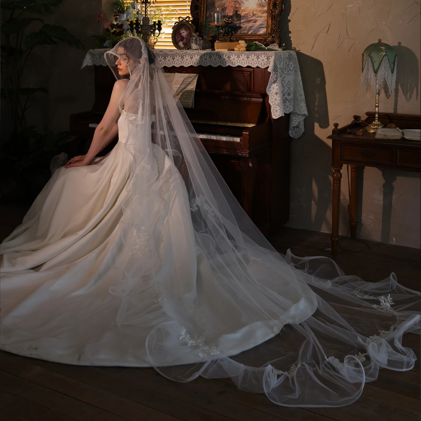 V532 French Style Long Train Wedding Dress Lace Headpiece Wedding Robe Ceremony Gown Accessories for Brides
V532 French Style Long Train Wedding Dress Lace Headpiece Wedding Robe Ceremony Gown Accessories for Brides