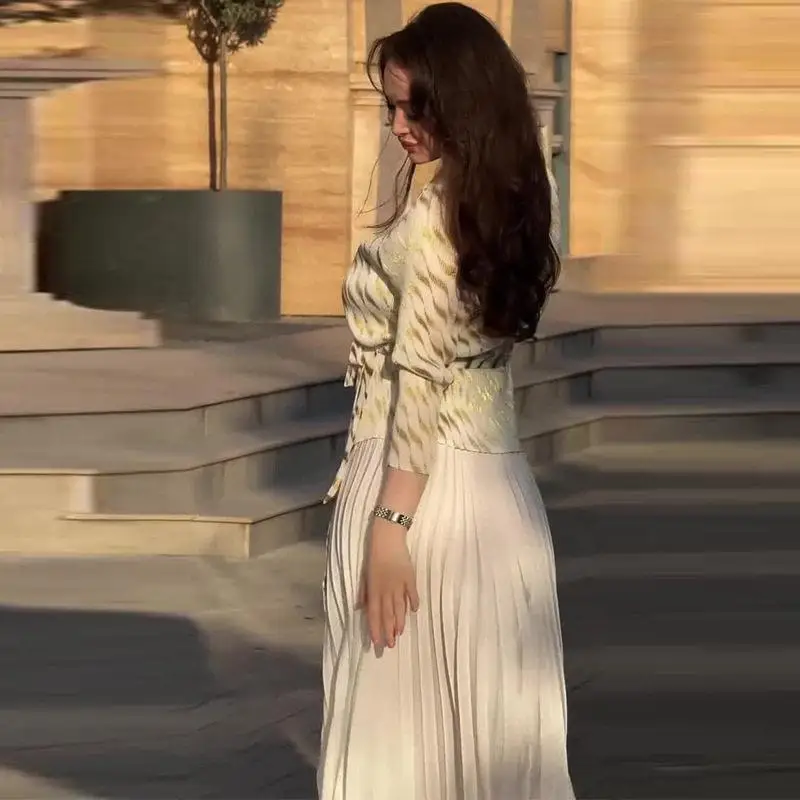 Elegant White Pleated Long Sleeve Women's Dress Two-Piece Set Cross-Border Fashionable Winter Outfit for Ladies
Elegant White Pleated Long Sleeve Women's Dress Two-Piece Set Cross-Border Fashionable Winter Outfit for Ladies