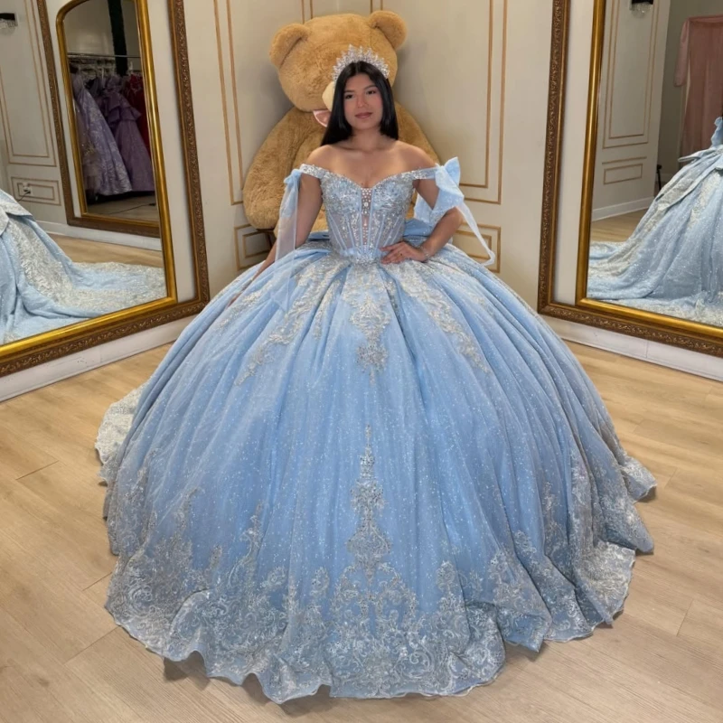 Sky Blue Shiny Ball Gown Quinceanera Dresses Applique Lace Beading Crystal Bow Tull Corset Off The Shoulder Sweet 16 Dress vesti
Sky Blue Shiny Ball Gown Quinceanera Dresses Applique Lace Beading Crystal Bow Tull Corset Off The Shoulder Sweet 16 Dress vesti