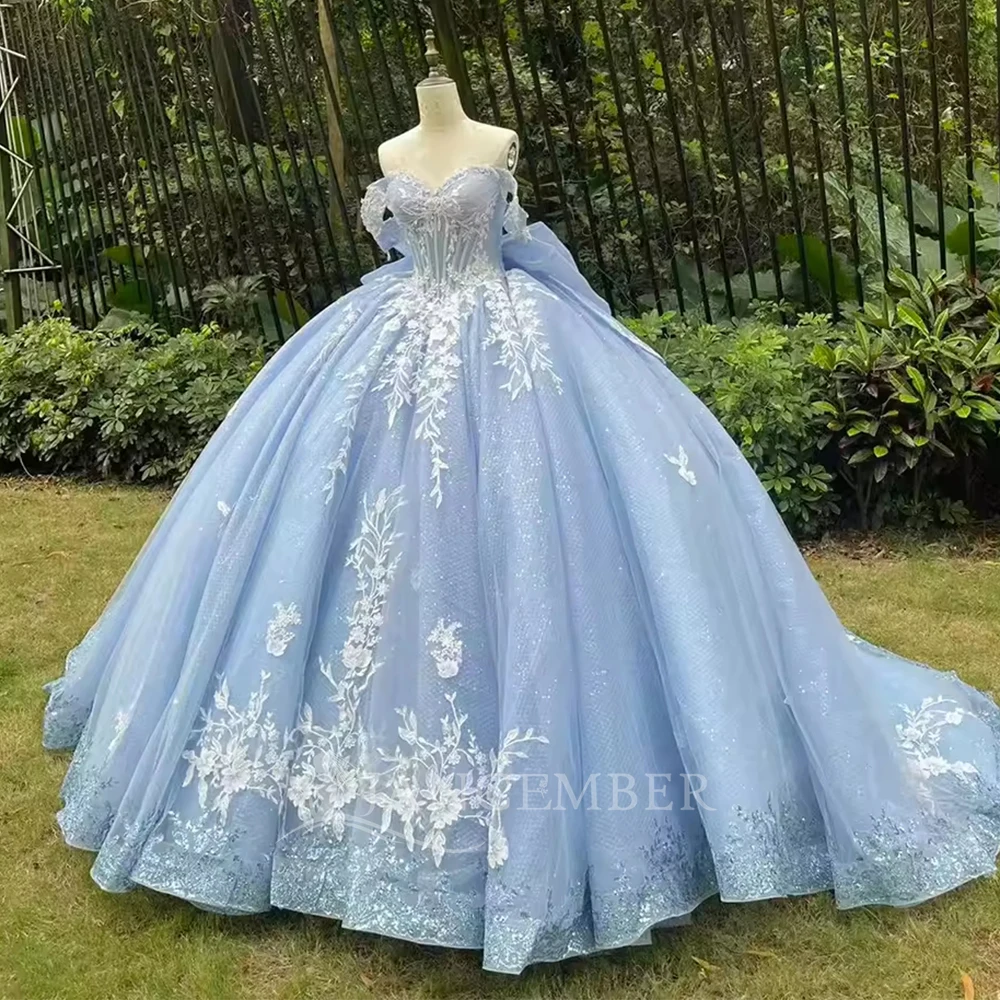 Royal Blue Scoop-neck Quinceanera Dress Prom Gown for Girl Lace Lace up Vestidos De 15 Anos Customized Ruffles Court Train
Royal Blue Scoop-neck Quinceanera Dress Prom Gown for Girl Lace Lace up Vestidos De 15 Anos Customized Ruffles Court Train