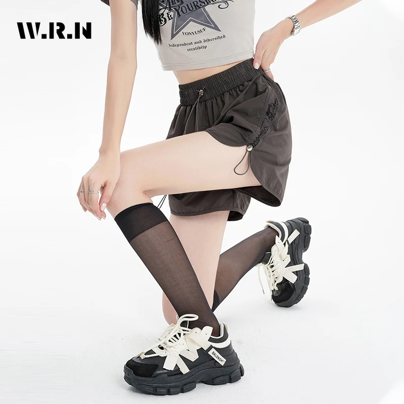 2024 Summer Street Casual Style High Waist Solid Color Shorts Women's Drawstring Elastic Waist Loose Fit Basics Thin Shorts
2024 Summer Street Casual Style High Waist Solid Color Shorts Women's Drawstring Elastic Waist Loose Fit Basics Thin Shorts