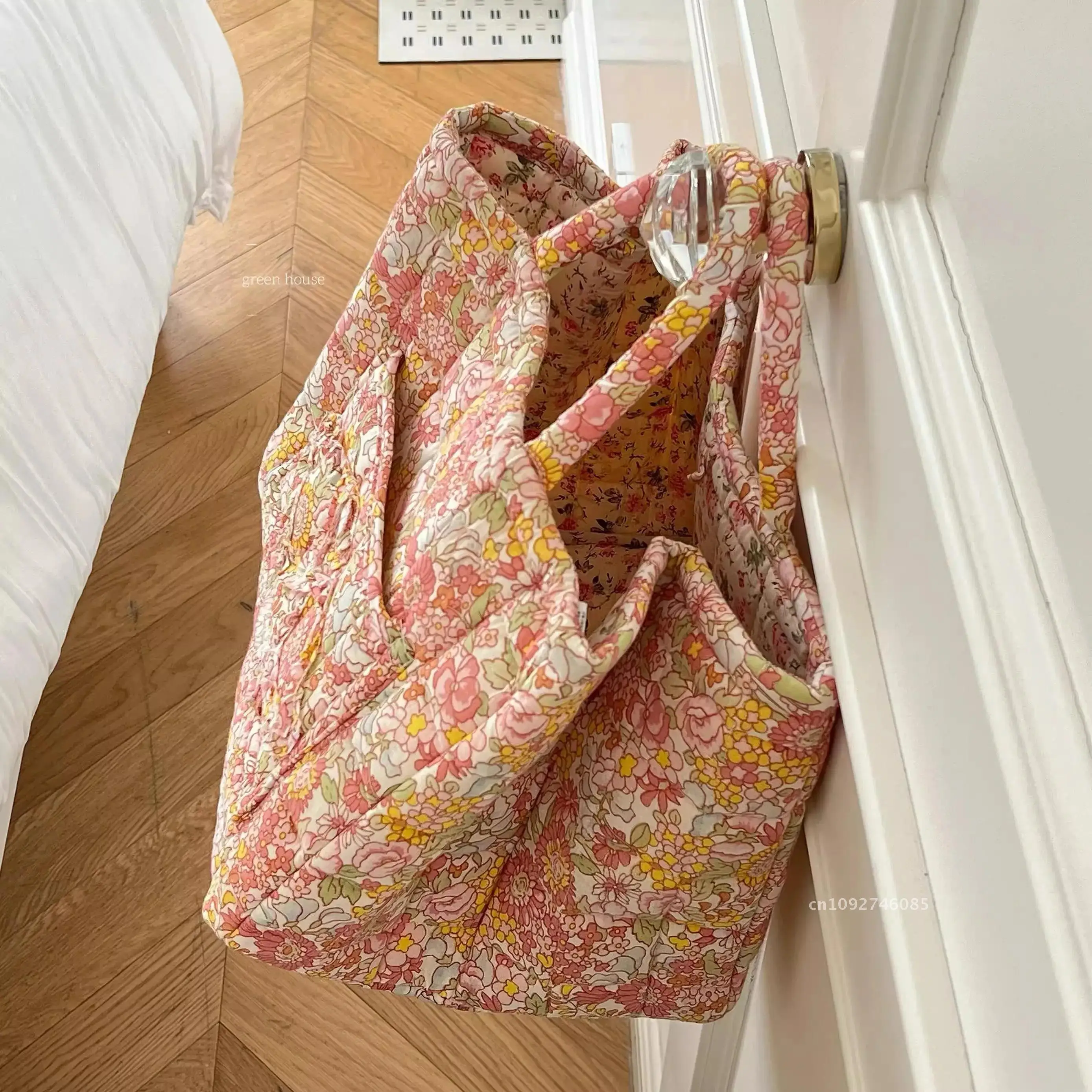 Women's Floral Sweet Bento Handbags Retro Patchwork Ladies Tote Retro Bags Storage Flower Shoulder Bag Female Shopper Purse
Women's Floral Sweet Bento Handbags Retro Patchwork Ladies Tote Retro Bags Storage Flower Shoulder Bag Female Shopper Purse