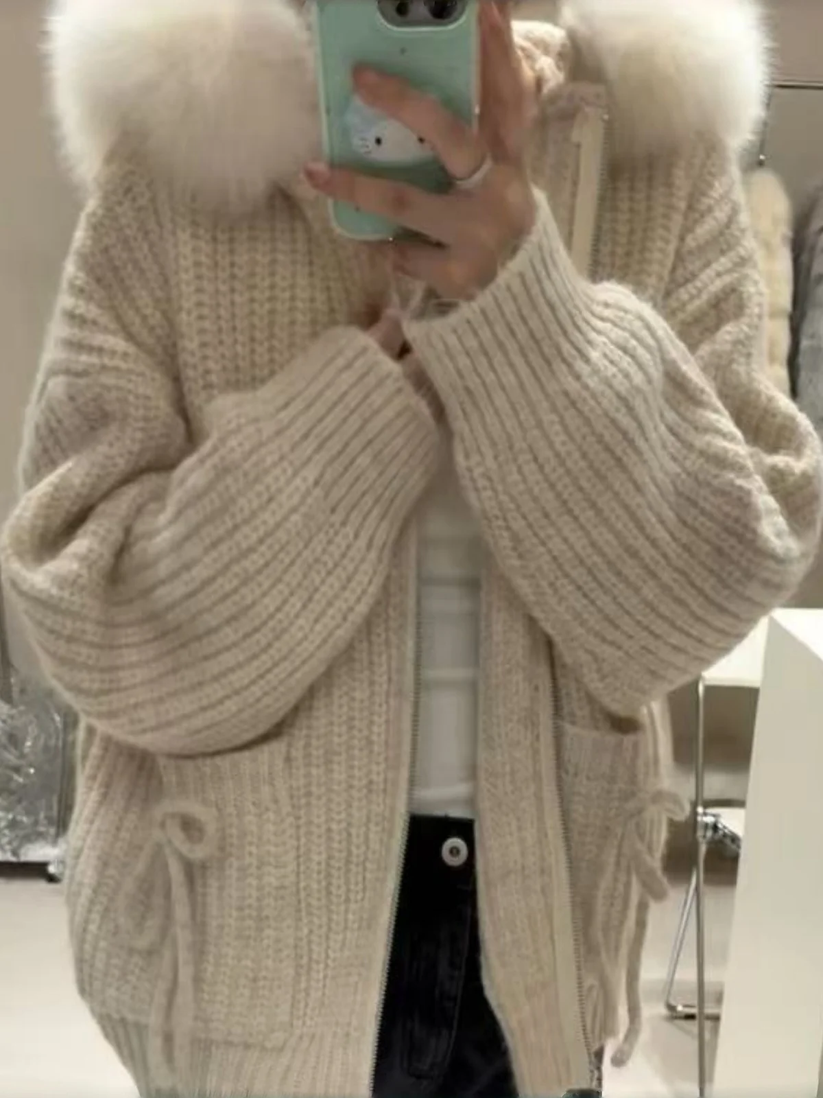 Korean Style Loose Fit Hooded Faux Fur Cardigan Women's Fashion High-End Knitted Lazy Style Top Outerwear Thick Coat Trendy
Korean Style Loose Fit Hooded Faux Fur Cardigan Women's Fashion High-End Knitted Lazy Style Top Outerwear Thick Coat Trendy