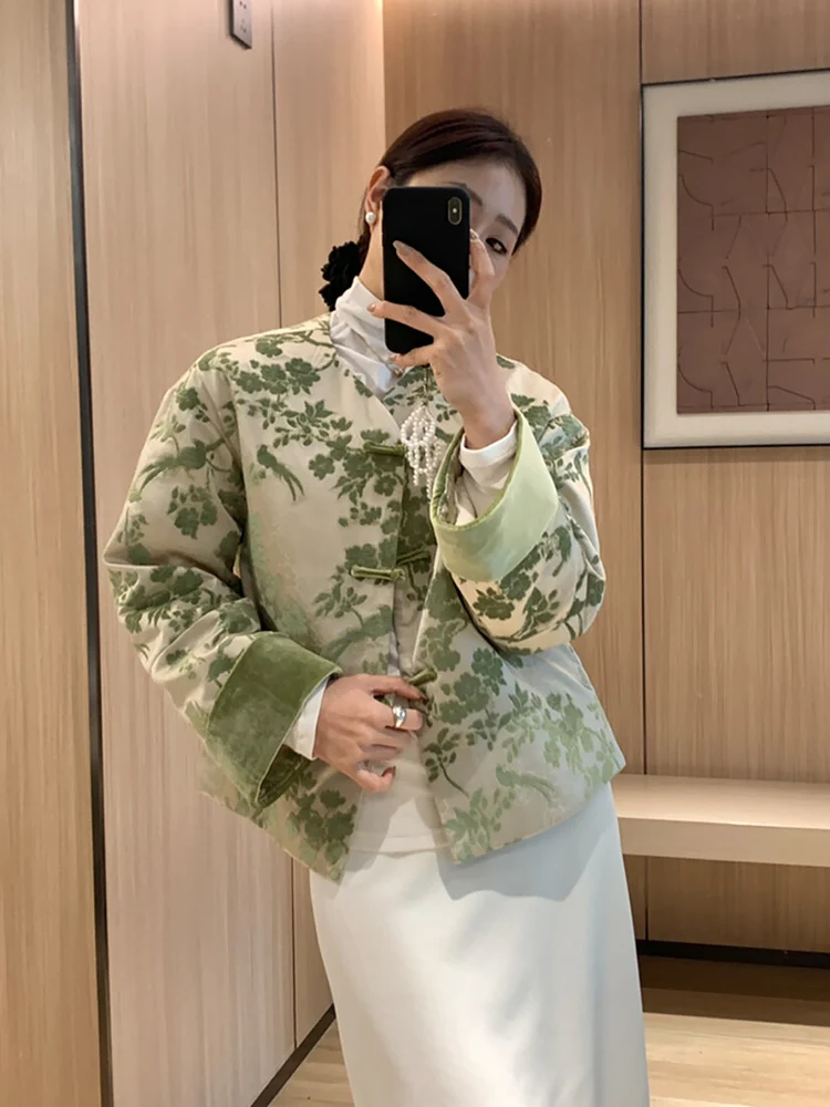 Новая китайская бархатная куртка с цветочной вышивкой, женская, высококачественная, в стиле ретро, новогодняя одежда, теплый топ на пуговицах
Новая китайская бархатная куртка с цветочной вышивкой, женская, высококачественная, в стиле ретро, новогодняя одежда, теплый топ на пуговицах