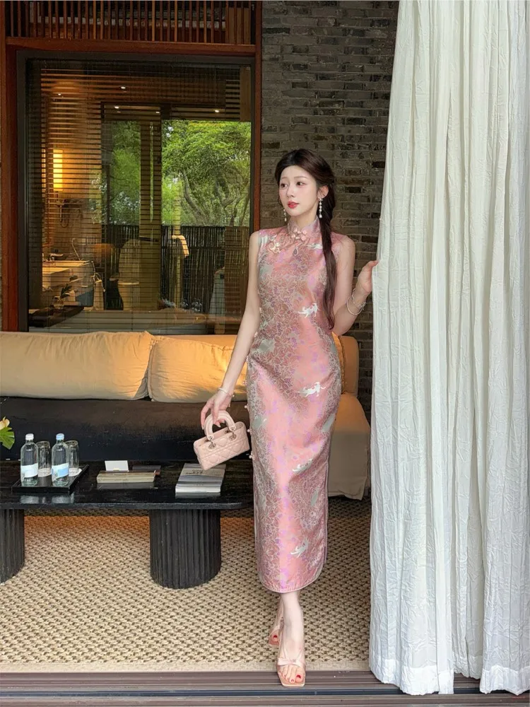 Silk brocade new Chinese-style cheongsam dress with Chinese style
Silk brocade new Chinese-style cheongsam dress with Chinese style