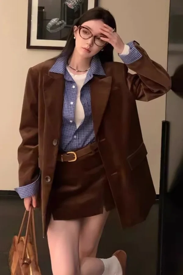 Autumn 2025 Corduroy Blazer Women Relaxed Fit Vintage Brown Tailored Jacket Luxe Casual Elegant Office Chic Outwear
Autumn 2025 Corduroy Blazer Women Relaxed Fit Vintage Brown Tailored Jacket Luxe Casual Elegant Office Chic Outwear