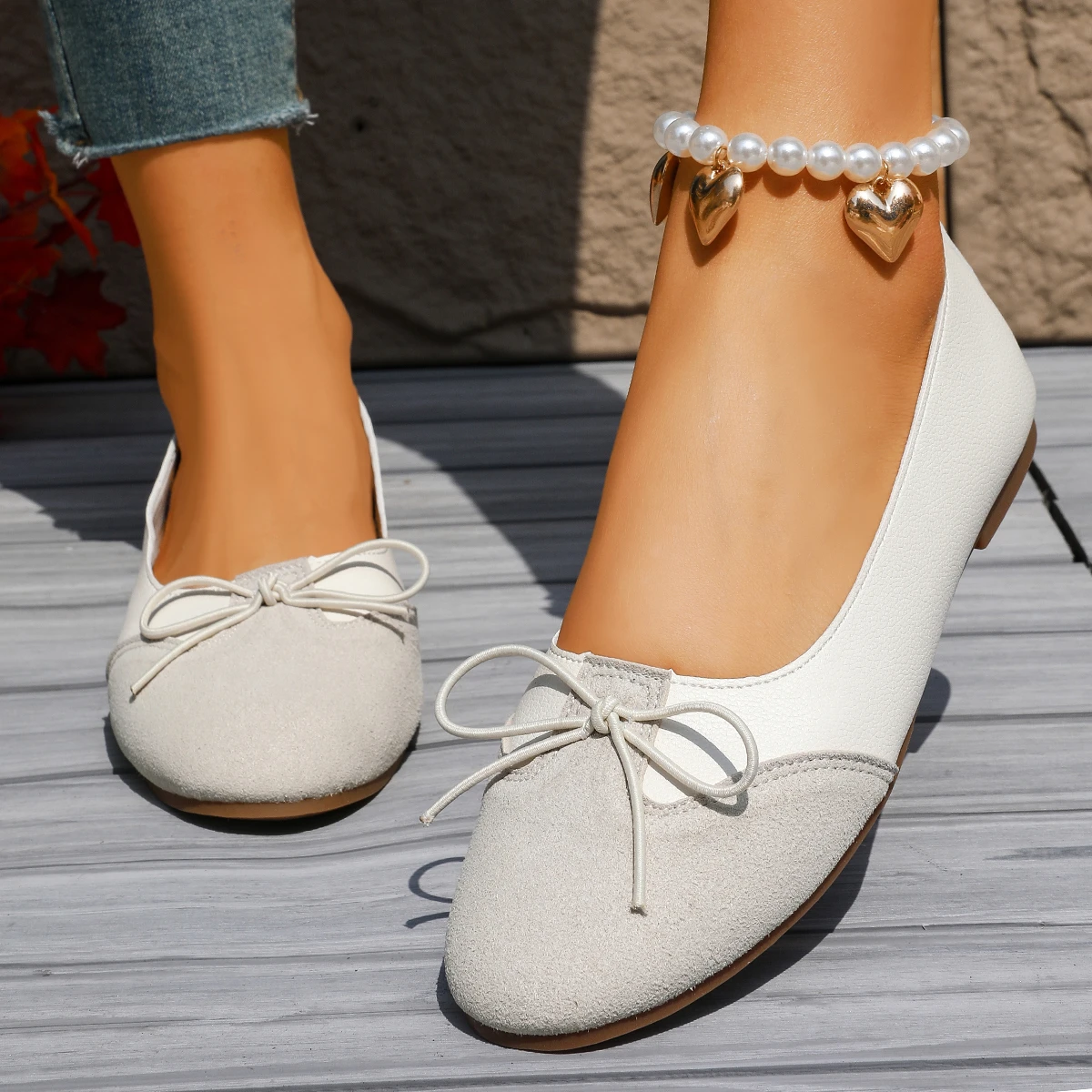 Women's Retro Tab Design Casual Plus Size Flat Shoes Spring and Summer Fashion Soft Bottom Comfortable Non-slip Low-top Shoes.
Women's Retro Tab Design Casual Plus Size Flat Shoes Spring and Summer Fashion Soft Bottom Comfortable Non-slip Low-top Shoes.