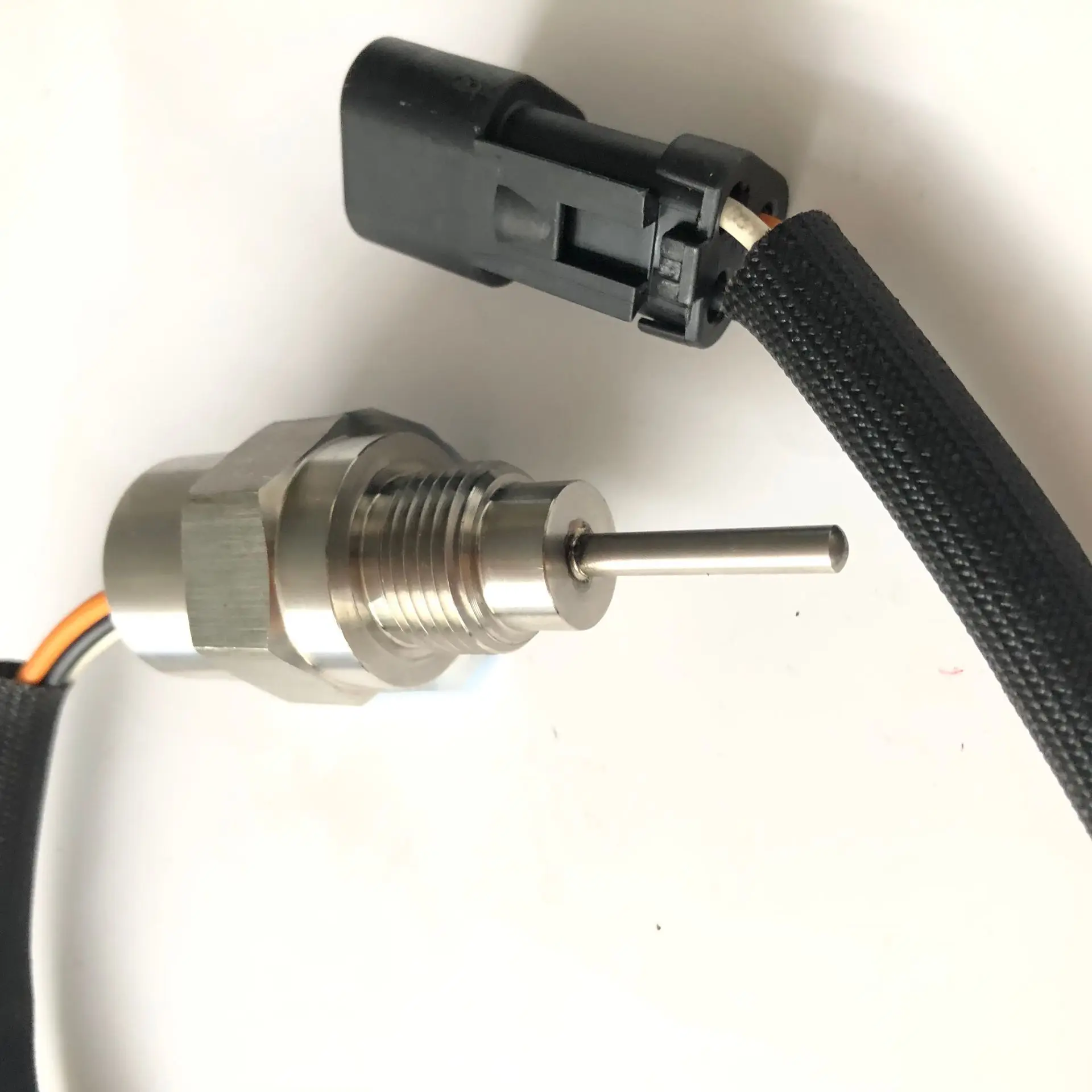 106-0735 1060735 Engine Temperature Temp Sensor For Heavy Duty for CAT CONTROL GP for CATERPILLAR Trucks 3176B 3126 3116 3406E
106-0735 1060735 Engine Temperature Temp Sensor For Heavy Duty for CAT CONTROL GP for CATERPILLAR Trucks 3176B 3126 3116 3406E