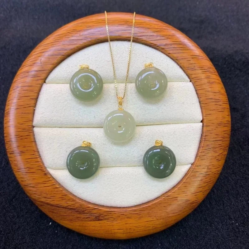jade Qinghai material 18k gold peace buckle pendant, flawless quality. Wholesale of various Hetian pendants
jade Qinghai material 18k gold peace buckle pendant, flawless quality. Wholesale of various Hetian pendants