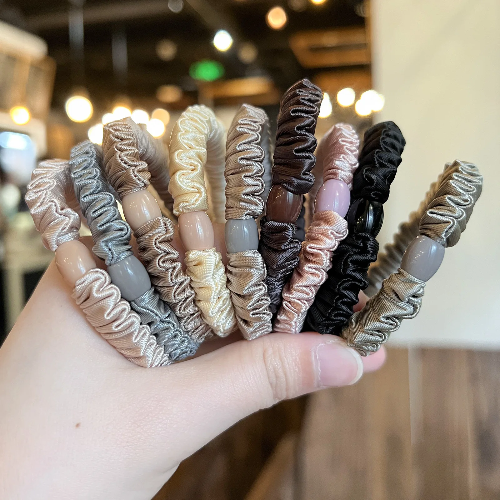 1 шт., резинки для волос из чистого шелка шелковицы для женщин, эластичная шелковая резинка для волос для девочек, хвост, веревка для волос, черные резинки для волос, аксессуары
1 шт., резинки для волос из чистого шелка шелковицы для женщин, эластичная шелковая резинка для волос для девочек, хвост, веревка для волос, черные резинки для волос, аксессуары