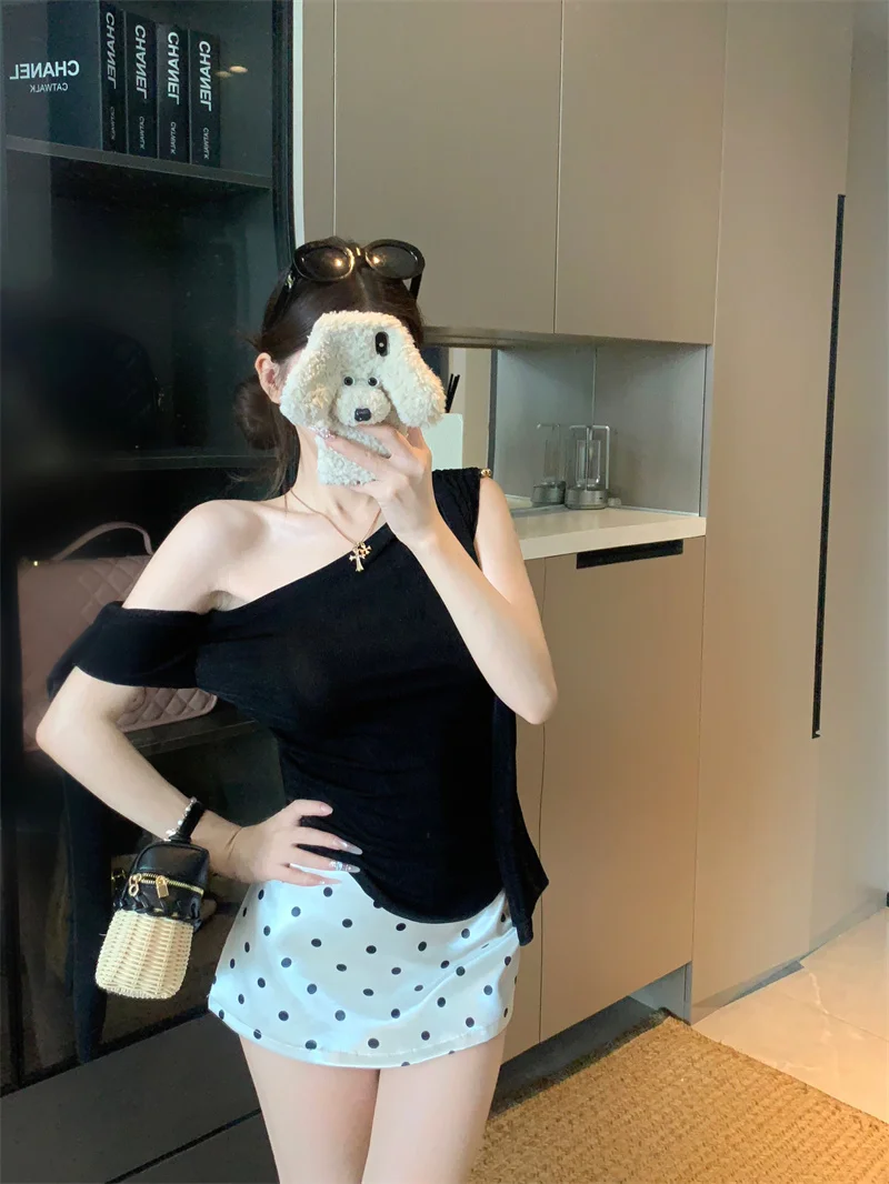 Black Off-Shoulder Polka Dot T-Shirt And Skirt Set Women's Summer Fashion Outfit Sleeveless High Waist Short Skirt Two-Piece Set
Black Off-Shoulder Polka Dot T-Shirt And Skirt Set Women's Summer Fashion Outfit Sleeveless High Waist Short Skirt Two-Piece Set