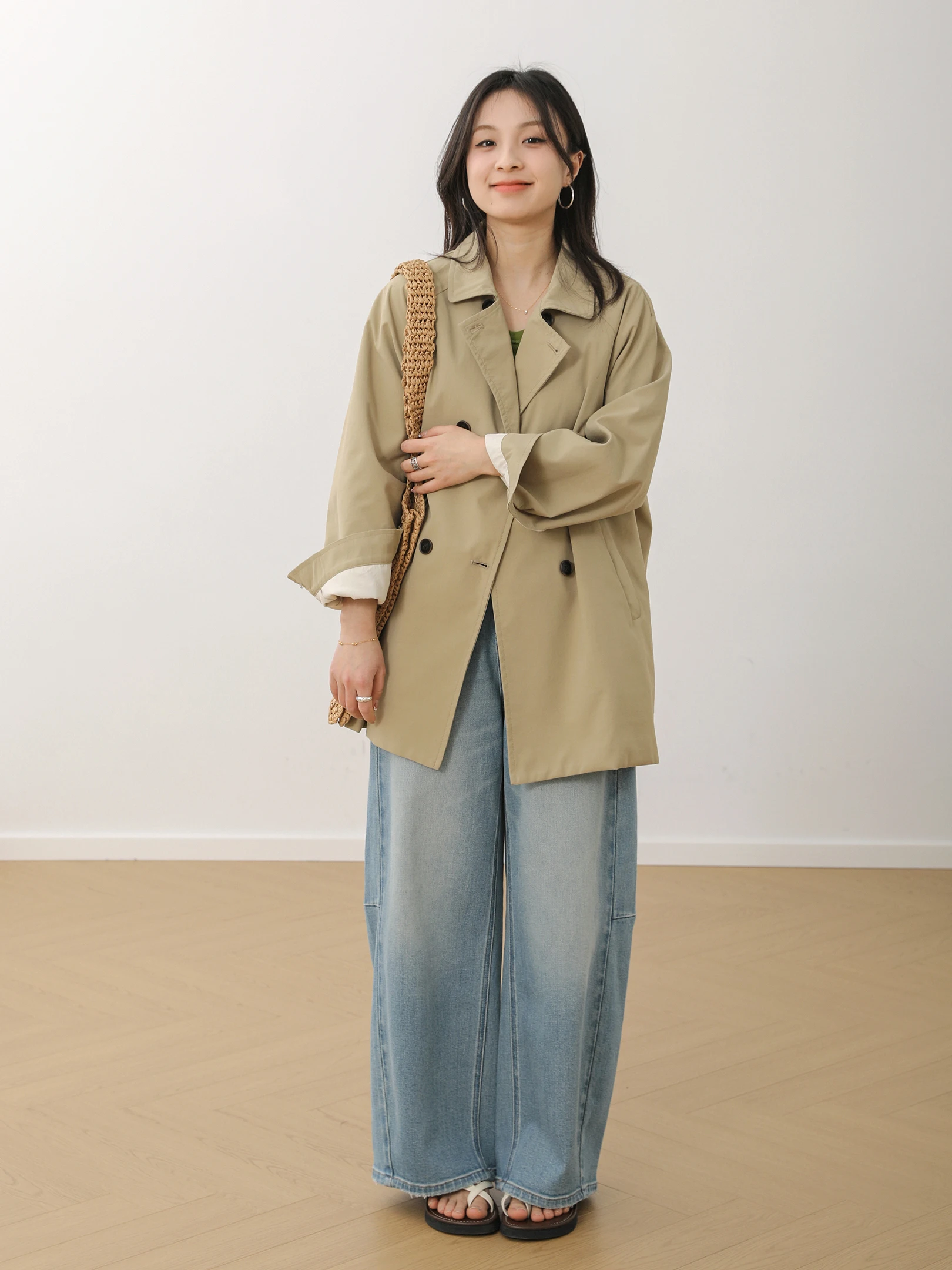 Sanmu Classic Double-Breasted Windbreaker Jacket Loose Fit Simple Collar Women's Spring 2026 Fashion Outerwear Coat
Sanmu Classic Double-Breasted Windbreaker Jacket Loose Fit Simple Collar Women's Spring 2026 Fashion Outerwear Coat