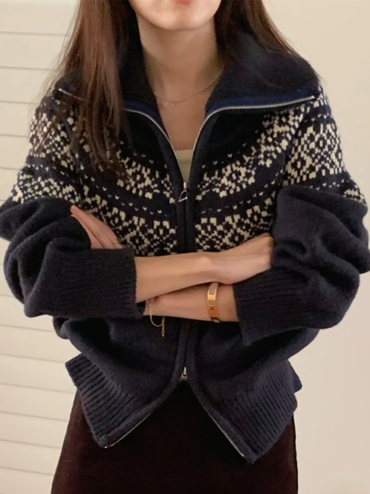 Loose Knitted Sweater Coat for Women Winter Warm Thiened Fluffy Snowflake Design Zipper Collar Cardigan Korean Sle Outerwear
Loose Knitted Sweater Coat for Women Winter Warm Thiened Fluffy Snowflake Design Zipper Collar Cardigan Korean Sle Outerwear