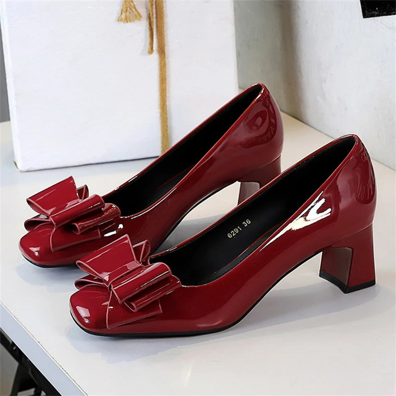 BIGTREE Elegant Fashion Bow Square Head Women Low Heel Pumps Patent Leather Slip on Banquet Dress Ladies Shoes
BIGTREE Elegant Fashion Bow Square Head Women Low Heel Pumps Patent Leather Slip on Banquet Dress Ladies Shoes