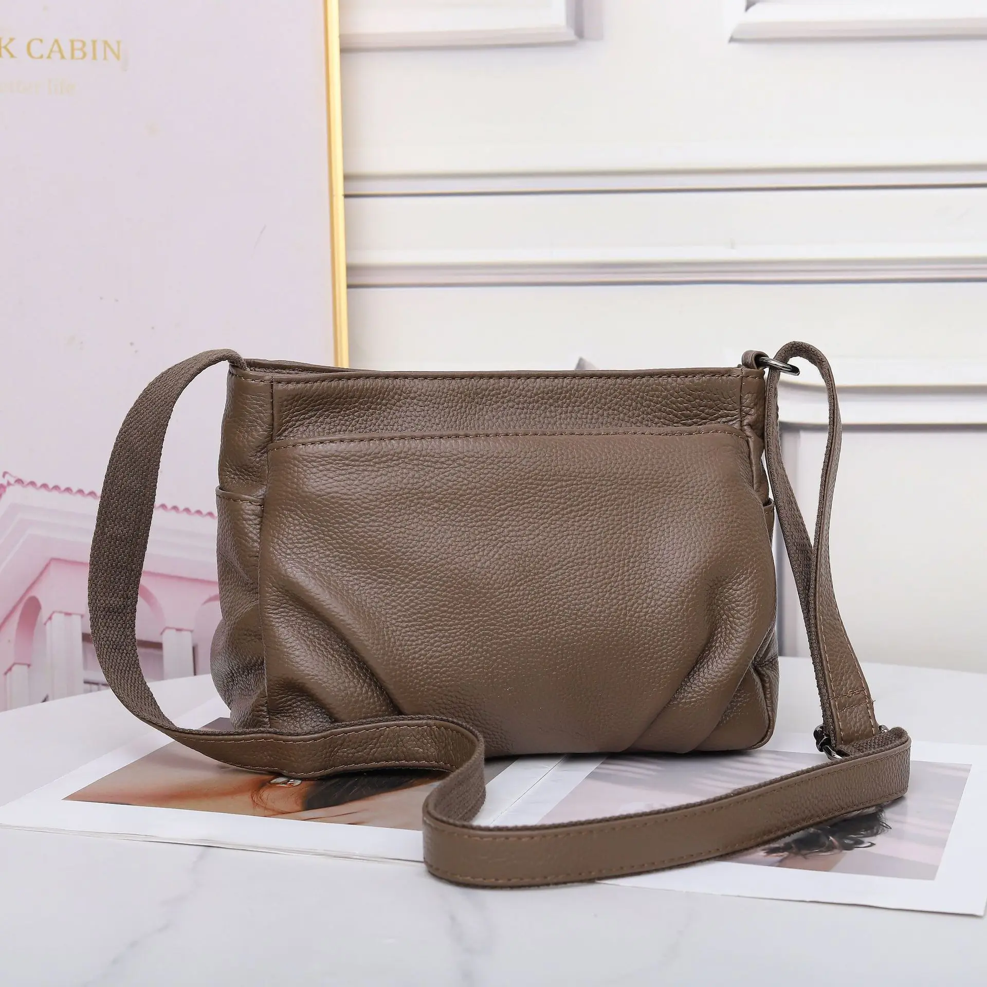 Women's Full-Grain Cowhide Leather Shoulder Bag - Spacious Convertible Tote with Multi-Compartment Organizer Commuter Handbag
Women's Full-Grain Cowhide Leather Shoulder Bag - Spacious Convertible Tote with Multi-Compartment Organizer Commuter Handbag