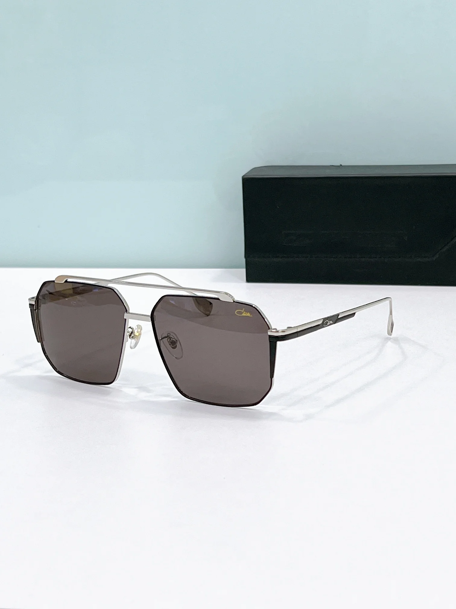 Authentic ORIGINALCAZAL MOD755 Fashion Polarized Business Men Women Sun Glasses Classic Alloy Frame Square Male Couple Eyewear
Authentic ORIGINALCAZAL MOD755 Fashion Polarized Business Men Women Sun Glasses Classic Alloy Frame Square Male Couple Eyewear
