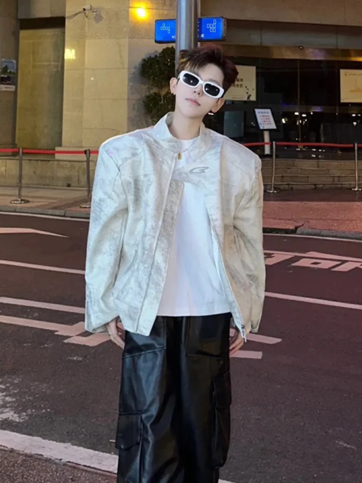 Loose Fit Men's ort Leather Jaet oulder Pads American Street Sle Spring Autumn Biker Jaet Youth Casual Faion
Loose Fit Men's ort Leather Jaet oulder Pads American Street Sle Spring Autumn Biker Jaet Youth Casual Faion