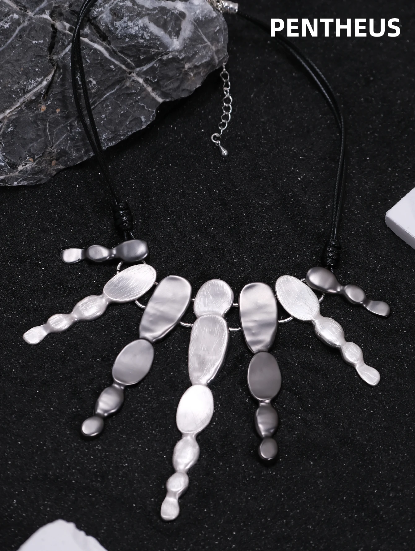 Gothic Irregular Chokers Necklace Luxury Europe and America Metal Pendent Collars Chains Women's Fashion Party Necklaces Jewelry
Gothic Irregular Chokers Necklace Luxury Europe and America Metal Pendent Collars Chains Women's Fashion Party Necklaces Jewelry