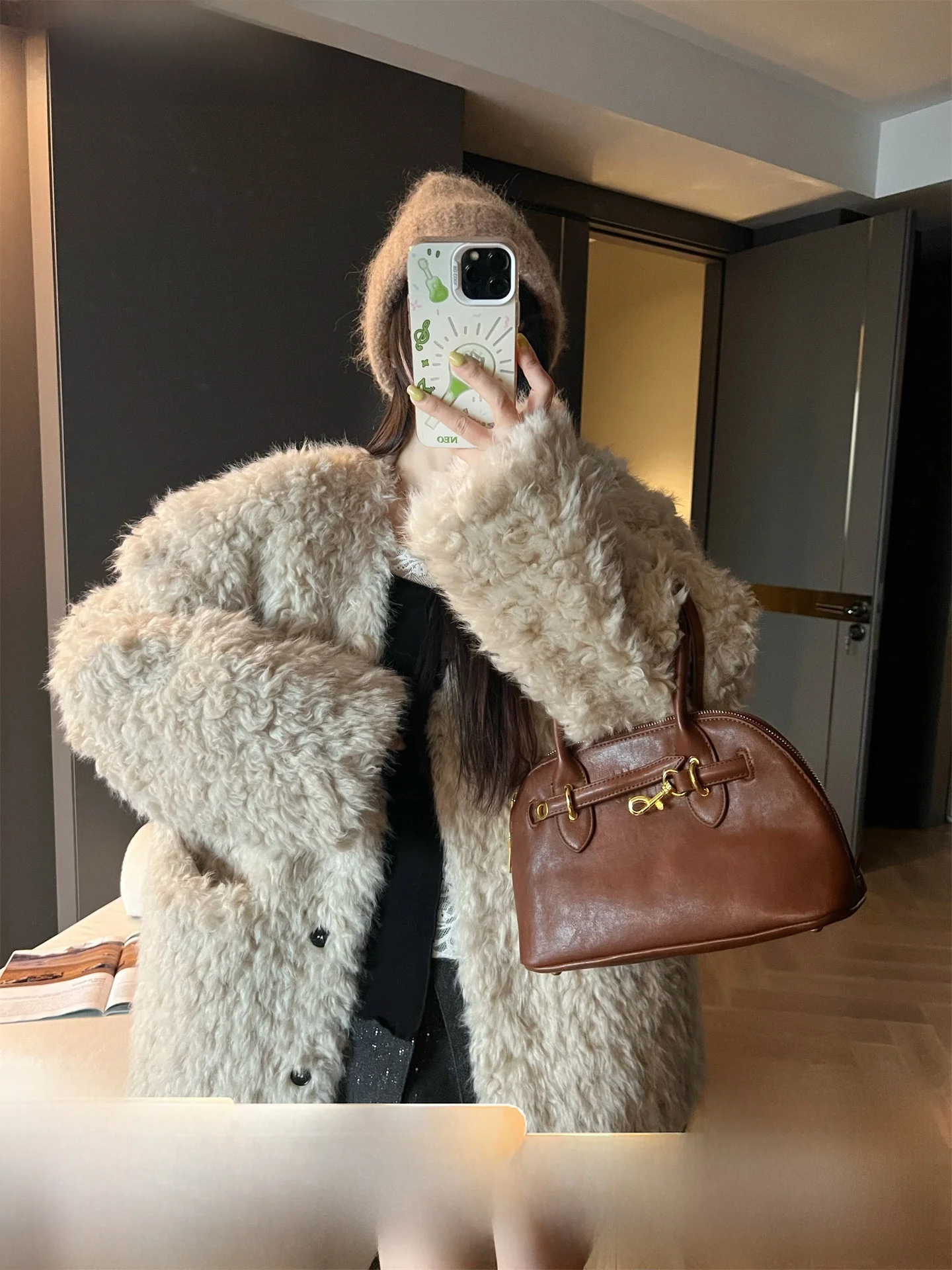 Women's Loose Fur Jacket Autumn Winter 2025 New Style Casual Long Sleeve Mid-Length Fashionable Outerwear
Women's Loose Fur Jacket Autumn Winter 2025 New Style Casual Long Sleeve Mid-Length Fashionable Outerwear