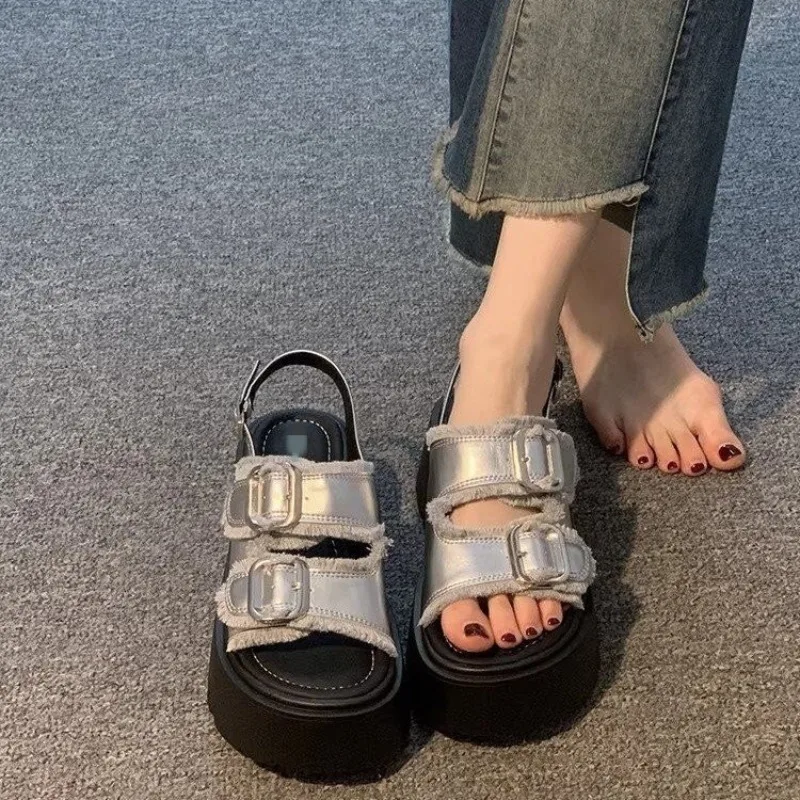 Thick Soled, Height Increasing, Straight Cut Sandals for Women's Summer Wear. 2026 New Fashionable and High-end Beach Shoes35-40
Thick Soled, Height Increasing, Straight Cut Sandals for Women's Summer Wear. 2026 New Fashionable and High-end Beach Shoes35-40