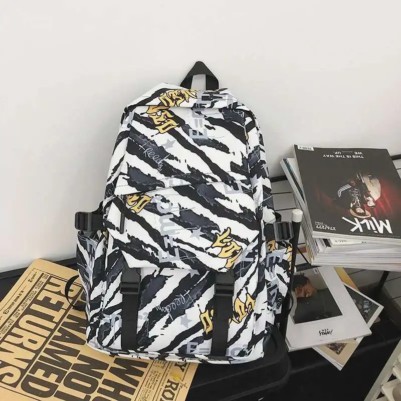 2025 New Casual Large Capacity Travel Bags Graffiti Comic Shool Bag High-Value Stylish Versatile Couple Shoulder Backpack 
2025 New Casual Large Capacity Travel Bags Graffiti Comic Shool Bag High-Value Stylish Versatile Couple Shoulder Backpack