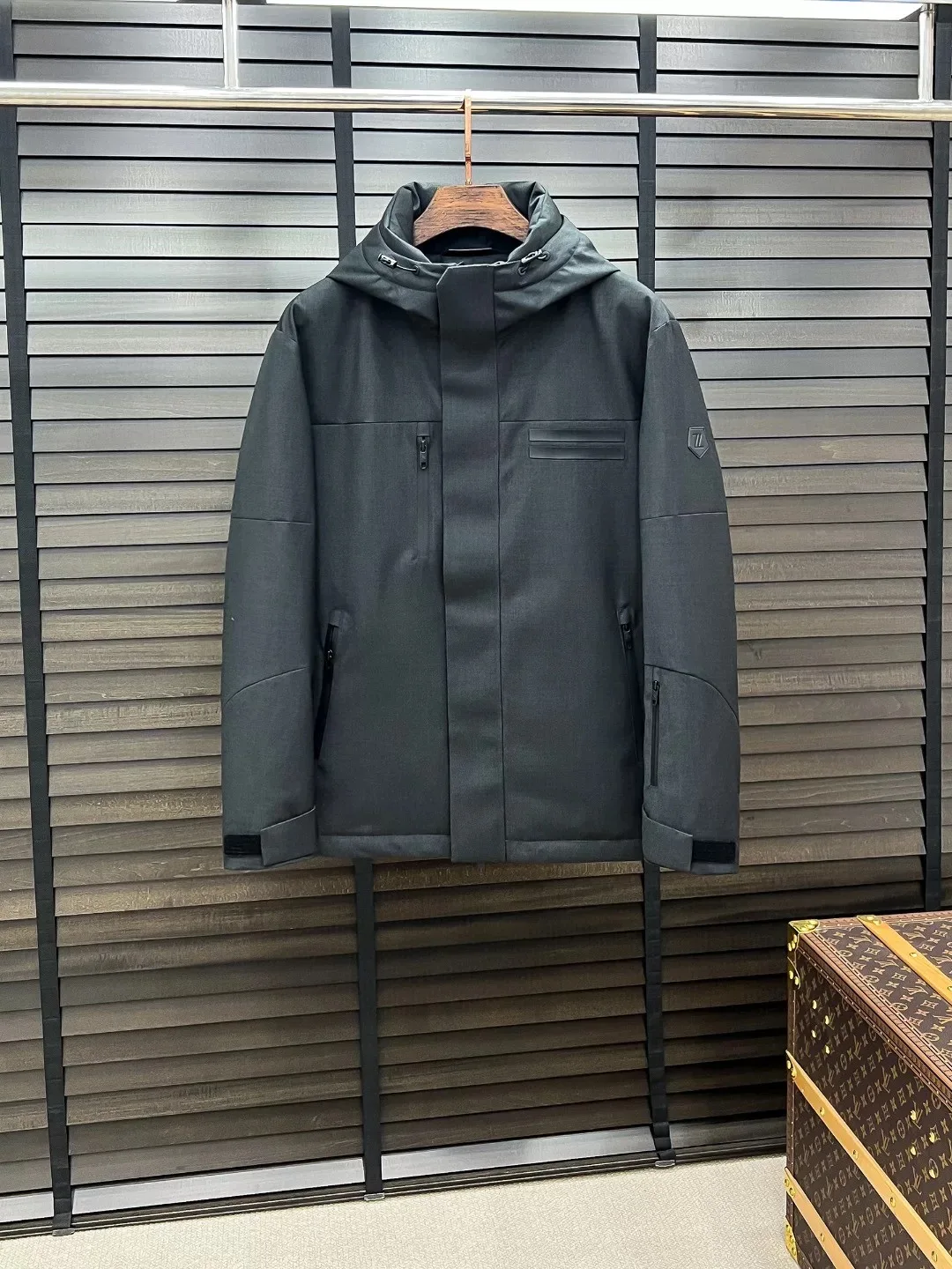 Faionable Printed Arm Bae Busin Hooded down Jaet Men's Spring Autumn Stand Fit Long Sve Zipper Closure Jaet
Faionable Printed Arm Bae Busin Hooded down Jaet Men's Spring Autumn Stand Fit Long Sve Zipper Closure Jaet