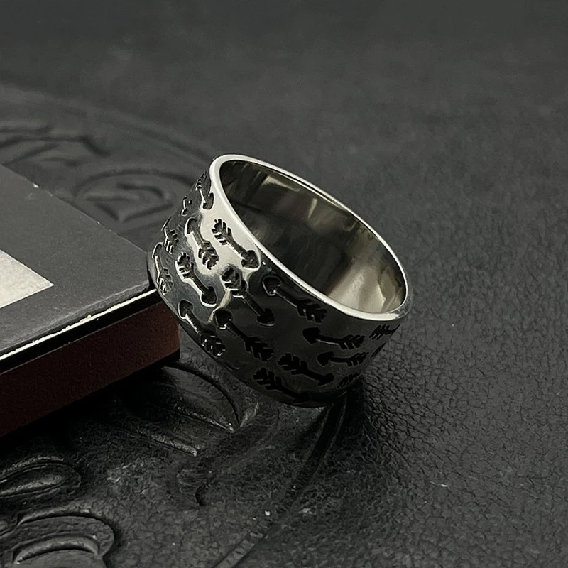S925 sterling silver retro logo triangular ring niche high-end sense does not fade men's medieval
S925 sterling silver retro logo triangular ring niche high-end sense does not fade men's medieval