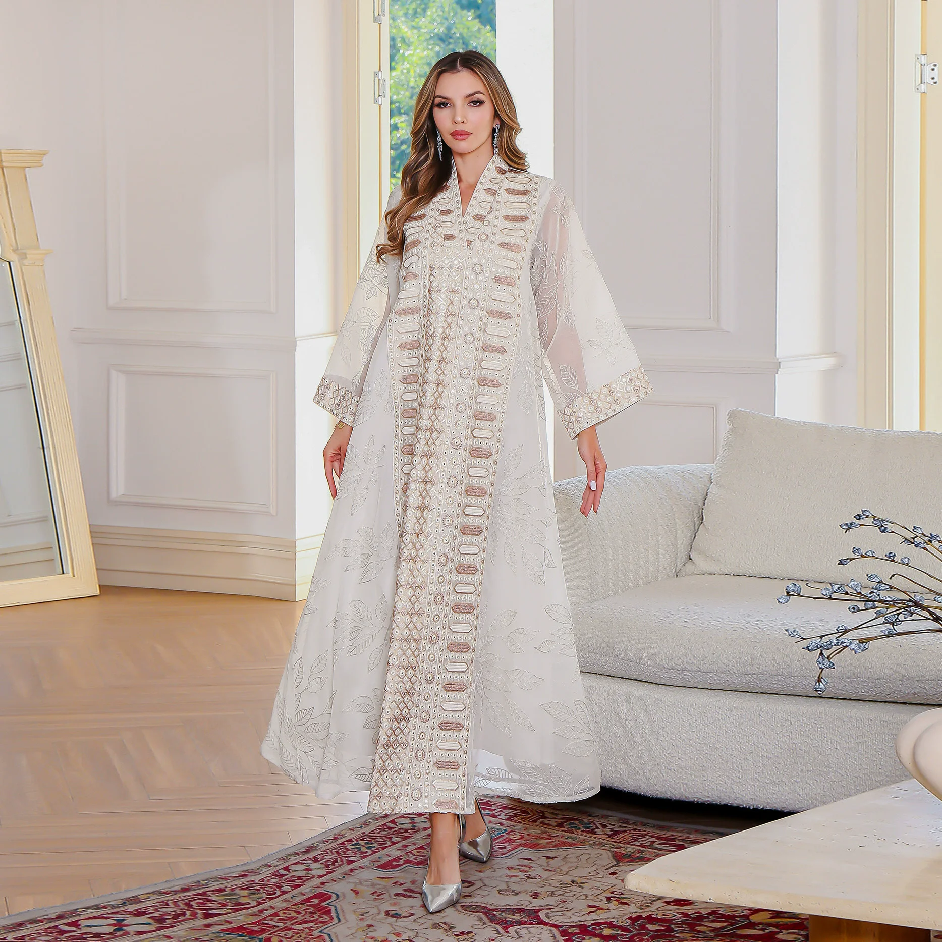 Ramadan Middle East Saudi Arabia Clothing Muslim Embroidered Robe Women's Dubai Elegant Long Robe Loose fit Dubai Dress
Ramadan Middle East Saudi Arabia Clothing Muslim Embroidered Robe Women's Dubai Elegant Long Robe Loose fit Dubai Dress