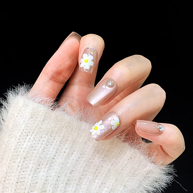 Daisy Yingyang wears nail naked pink French cat's eye pile drill sweet and white wearing manicure nail piece short ladder
Daisy Yingyang wears nail naked pink French cat's eye pile drill sweet and white wearing manicure nail piece short ladder