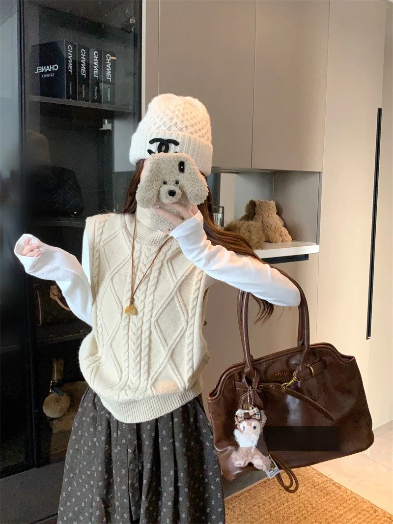 Korean Sle High Ne Knitted Vest Women's Winter Smart Feeling Front And Ba Wear Sweater Vest Layering Slimming Top
Korean Sle High Ne Knitted Vest Women's Winter Smart Feeling Front And Ba Wear Sweater Vest Layering Slimming Top