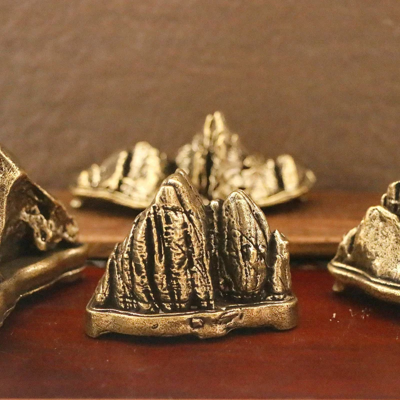 Brass Taishan Stone Guandang Ornament Five Solemnity Pine Tree Mountains Green Water Home Decoration Copper Jinshan Ba
Brass Taishan Stone Guandang Ornament Five Solemnity Pine Tree Mountains Green Water Home Decoration Copper Jinshan Ba