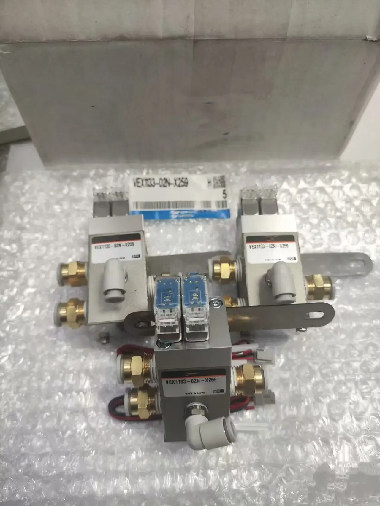 Brand New Original VEX1133-02N-X259 VEX1133-01N-X259 V114-5MZ V124T-5MZ mxs12-10a
Brand New Original VEX1133-02N-X259 VEX1133-01N-X259 V114-5MZ V124T-5MZ mxs12-10a