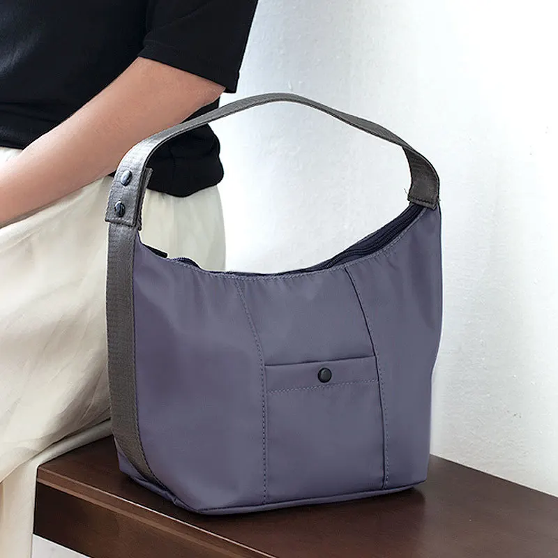 1pcs Nylon Waterproof EVA Aluminum Foil Insulated Lunch Bag Simple Shoulder Bento Bag For Office Workers Lunch Bag
1pcs Nylon Waterproof EVA Aluminum Foil Insulated Lunch Bag Simple Shoulder Bento Bag For Office Workers Lunch Bag