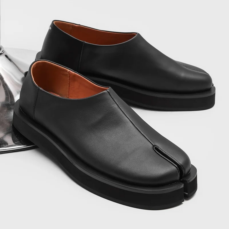 Tabi shoes for men and women classic leather split toe shoes casual one foot shoes Unisex flat shoes Comfortable design
Tabi shoes for men and women classic leather split toe shoes casual one foot shoes Unisex flat shoes Comfortable design